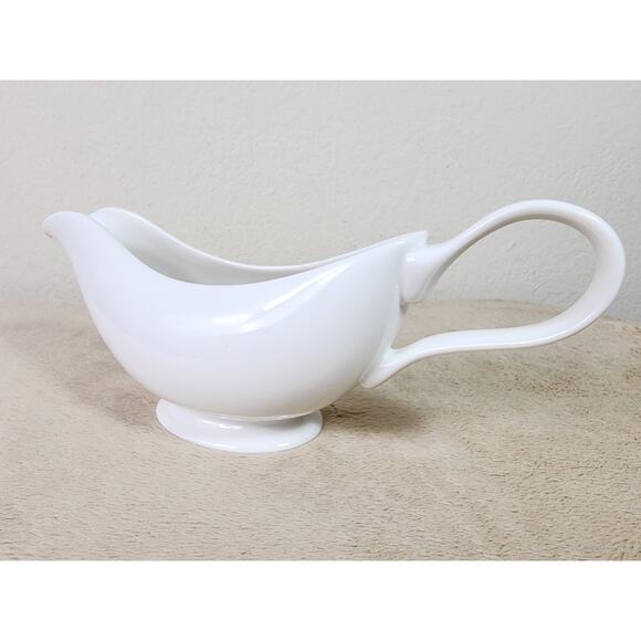 Martha Stewart Gravy Boat Sauceboat Bowl Pitcher White Porcelain Dinnerware - Picture 2 of 11